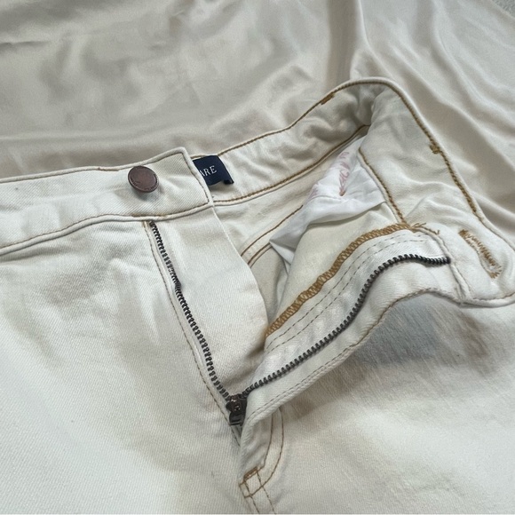 Boden Women’s High Waist Smart Flare Jeans in Ecru US Size 6 Long - Picture 5 of 13